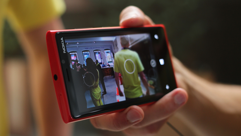 Illustration for article titled Nokia Lumia 920 Hands On: You Really Want This Thing—But Enough to Switch?
